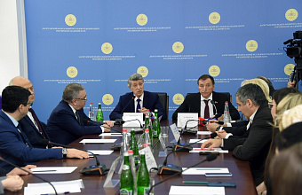 Заур Аскендеров обсудил с молодыми учеными развитие науки в Дагестане