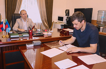 Молодой парламентарий оплатил лечение участнику СВО