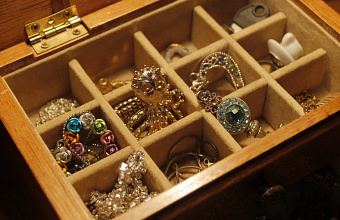 Дагестанец украл у своей знакомой золотые украшения на 300 тысяч рублей