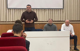 Депутат Имран Аваев провел встречу с участниками массовой потасовки в Махачкале