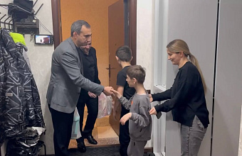 Заур Эминов исполнил новогоднее желание мальчика в рамках акции «Ёлка желаний»