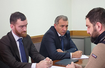 Темирлан Абуталимов выслушал обращения жителей Буйнакского района