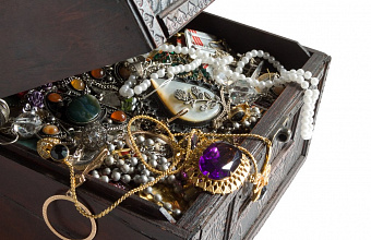 Дагестанец украл у своей знакомой деньги и золотые украшения на сумму свыше 2 млн рублей