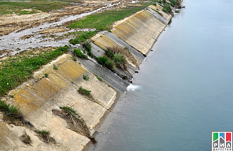 Опасные участки дороги вдоль канала имени Октябрьской революции будут ограждены