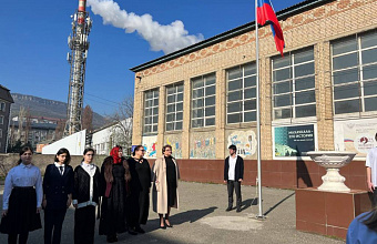 Татьяна Беляева подарила своей школе интерактивную доску