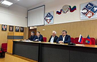 Внедрение «Школы ухода» и пунктов проката технических средств реабилитации обсудили в Минтруде Дагестана