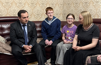 Депутат НС РД Осман Булатов посетил семью участника специальной военной операции