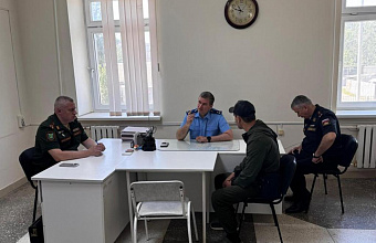 Военный прокурор Махачкалинского гарнизона посетил госпиталь с военнослужащими