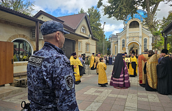 Росгвардейцы обеспечили безопасность во время проведения торжественных богослужений в Махачкале