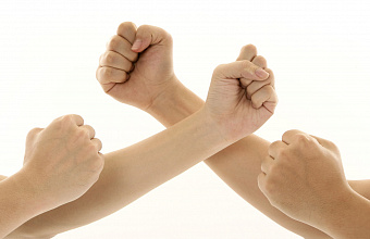 «Бои без правил»: конфликт между женщинами в Дагестане закончился синяками и укушенным пальцем