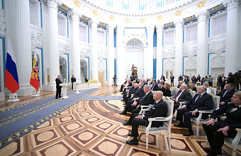 Владимир Путин наградил Магомедсалама Магомедова орденом Александра Невского