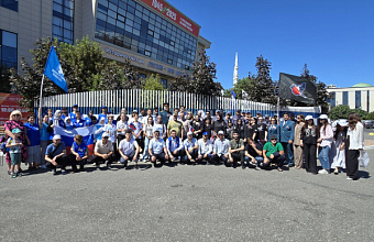 Росгвардейцы Дагестана приняли участие в праздновании Дня государственного флага