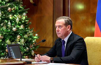 Медведев: после гибридной войны против РФ Москве надо будет "наказать Европу"