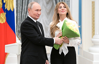 Владимир Путин присвоил педагогу из Дагестана почетное звание «Заслуженный учитель РФ»