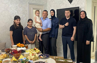 Артём Бичаев посетил семью героя СВО Азима Муслимова