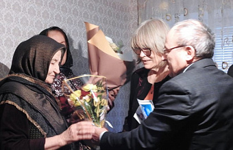 Депутат Госдумы РФ Джамаладин Гасанов поздравил мать участника СВО