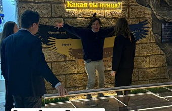 Такер Карлсон посетил дагестанский стенд на международной выставке-форуме «Россия»