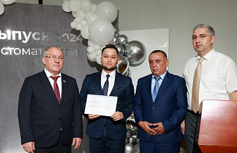 В ДГМУ состоялось вручение дипломов выпускникам стоматологического факультета