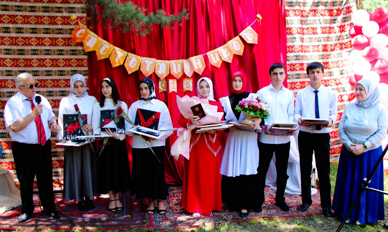 В Гумбетовском районе масштабно провели слет отличников учебы