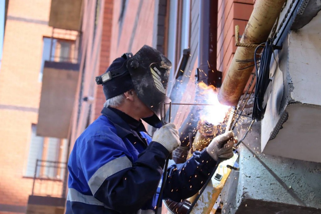 Газовики Махачкалы выявили утечку газа на подземном газопроводе высокого давления