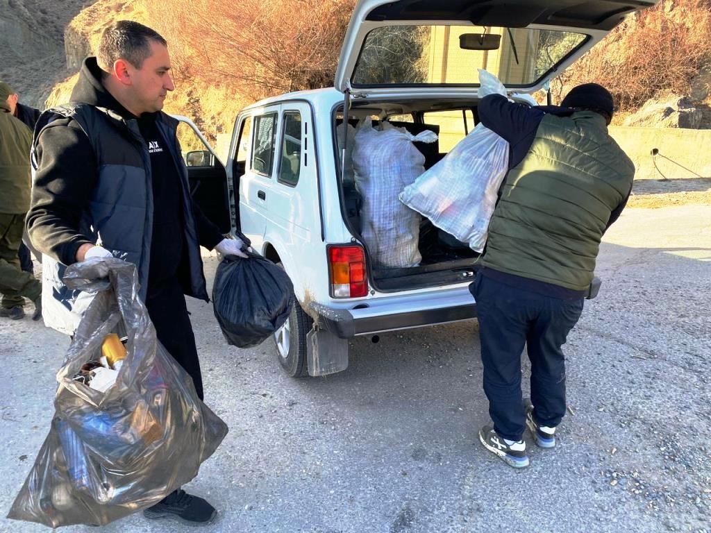 Сотрудники ОМВД России по Гунибскому району организовали субботник