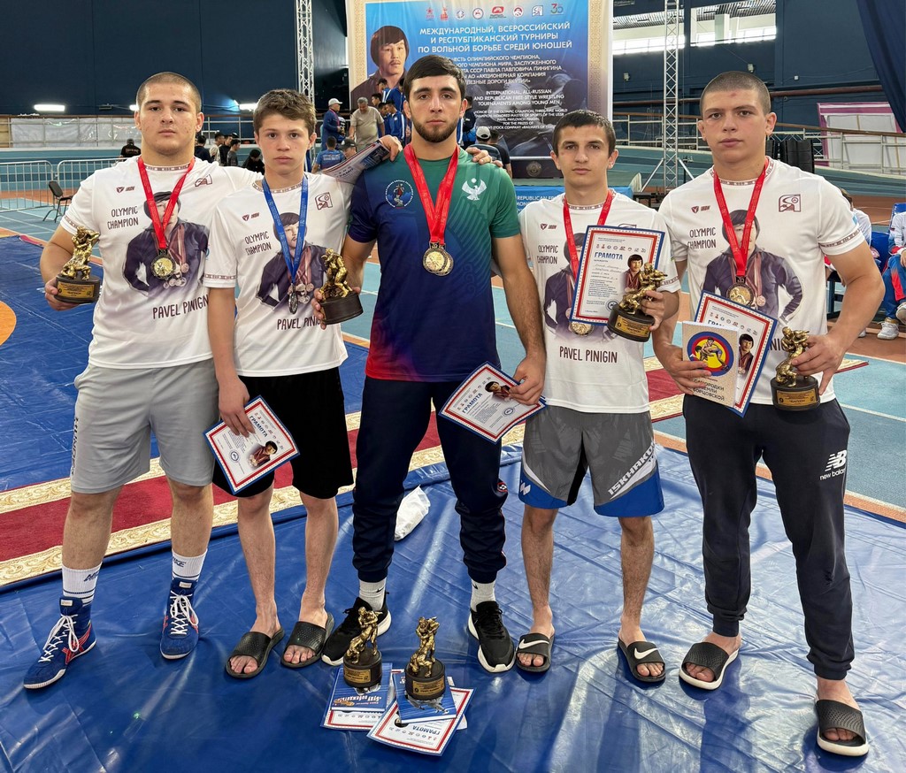 Дагестанские борцы победили на турнире в Якутске