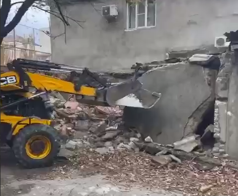 В Махачкале снесли незаконно построенные на муниципальных землях гаражи