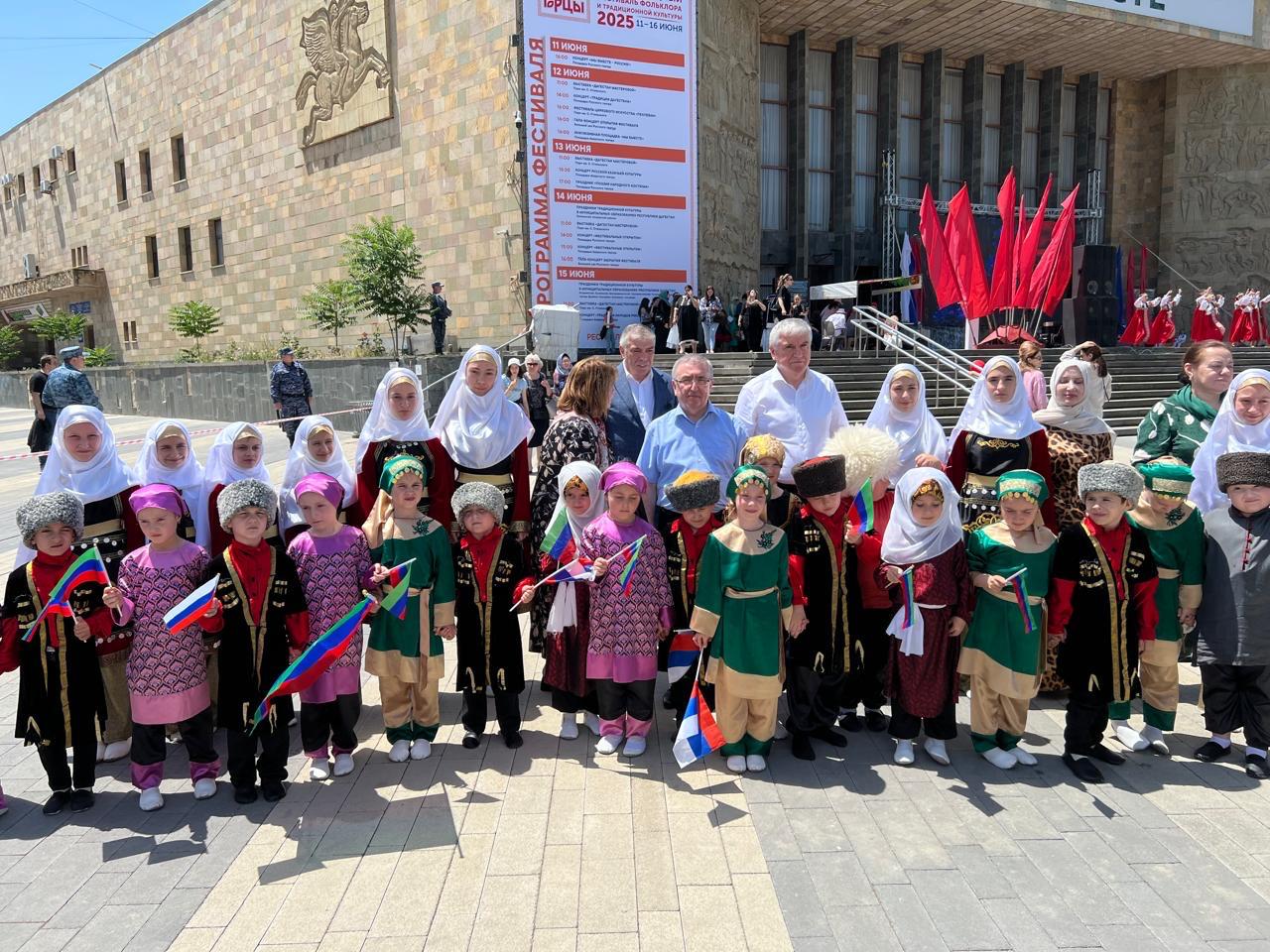 Юрий Левицкий посетил мероприятия, посвященные Международному дню защиты детей