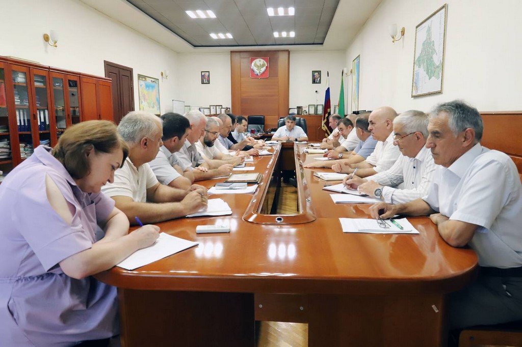 Вопросы социально-экономического развития муниципалитета обсудили в Табасаранском районе