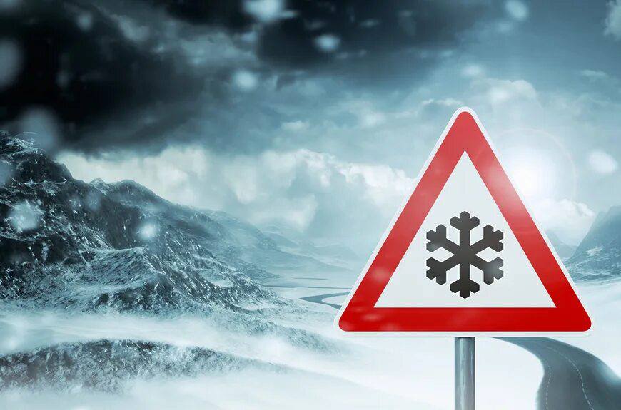 Дорожные службы Дагестана из-за снегопада перешли на усиленный режим работы