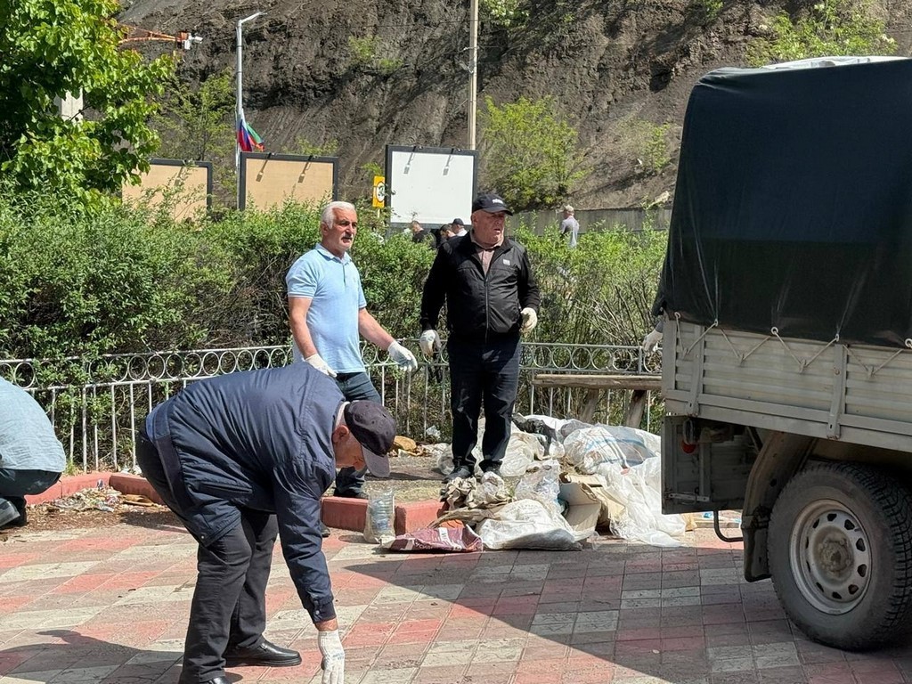 Активисты «Единой России» в Унцукульском районе приняли участие в субботнике