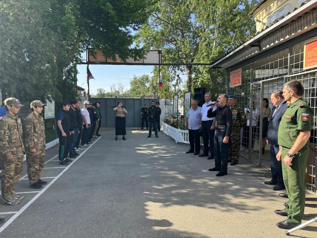 В Кизляре состоялась отправка солдат срочной службы