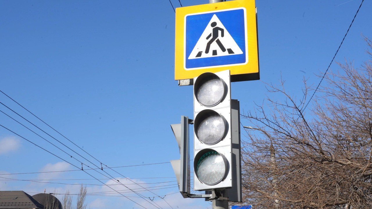 В Махачкале обновляют светофоры и переводят их в вызывной режим работы