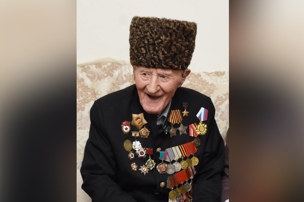 Заур Аскендеров поздравил Ибрагим-Пашу Садыкова со 101-летием