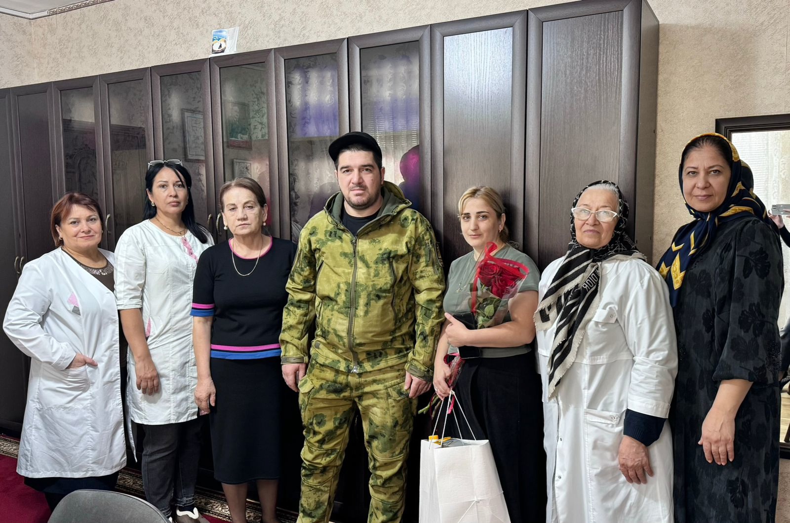 Сотрудники Реабилитационного центра в городе Избербаше встретились с участником СВО