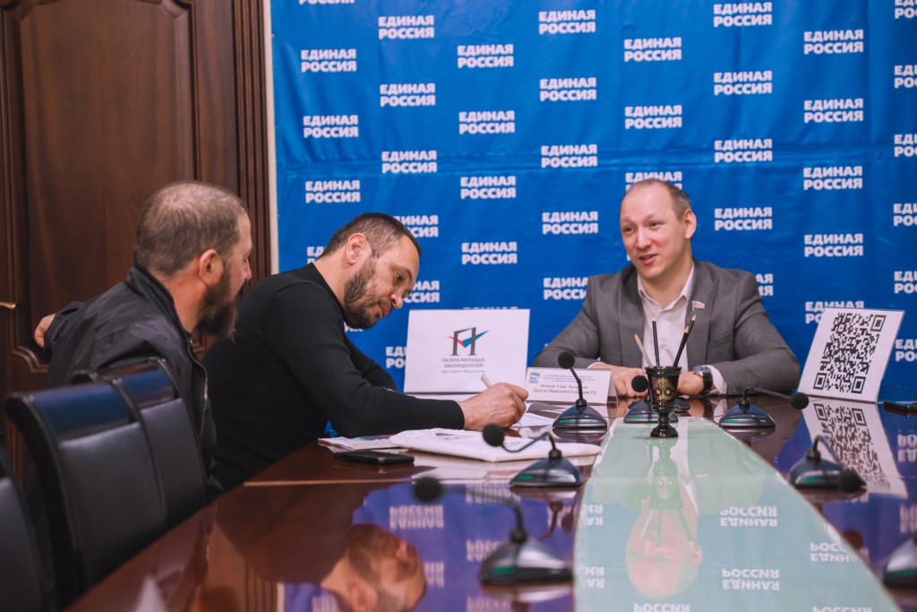 Гасан Османов рассмотрел обращения граждан в приемной «Единой России»