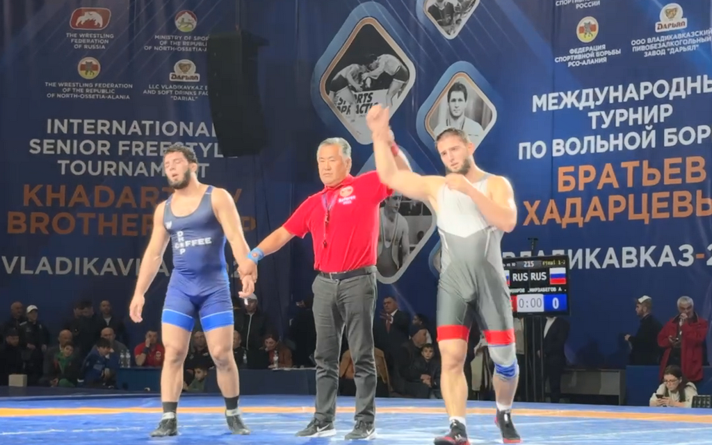 Четверо дагестанцев победили на борцовском турнире «Кубок братьев Хадарцевых»