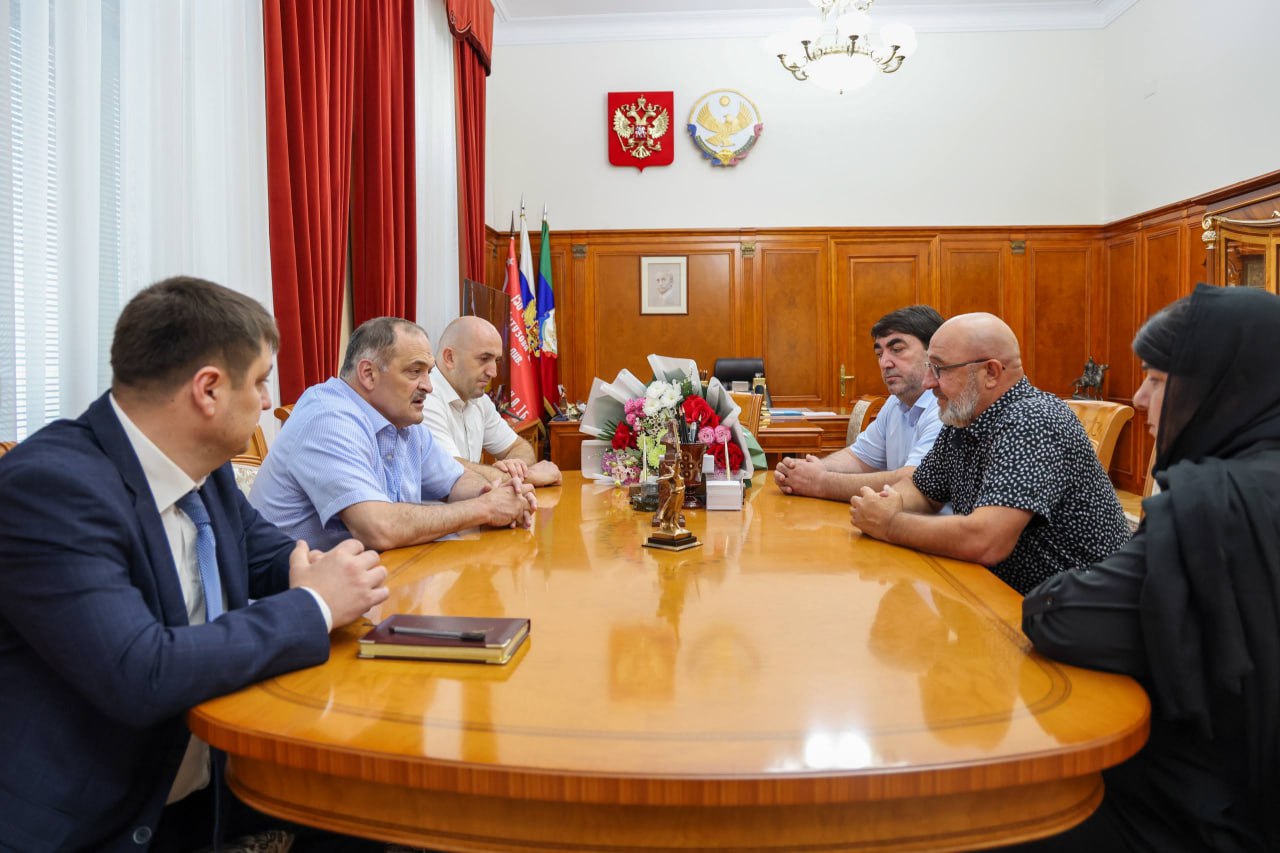 Сергей Меликов встретился с родителями подполковника Наримана Шихалиева