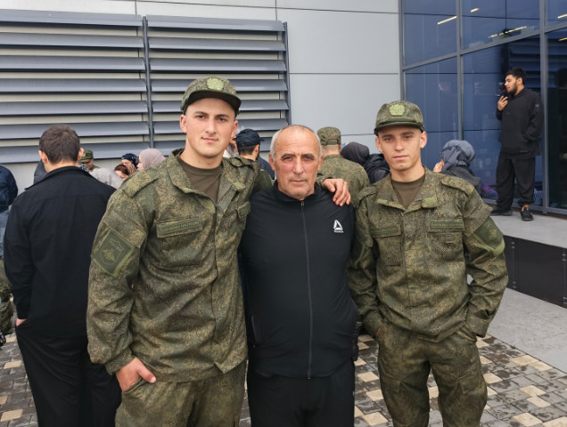 Трое каякентцев отправляются служить Родине