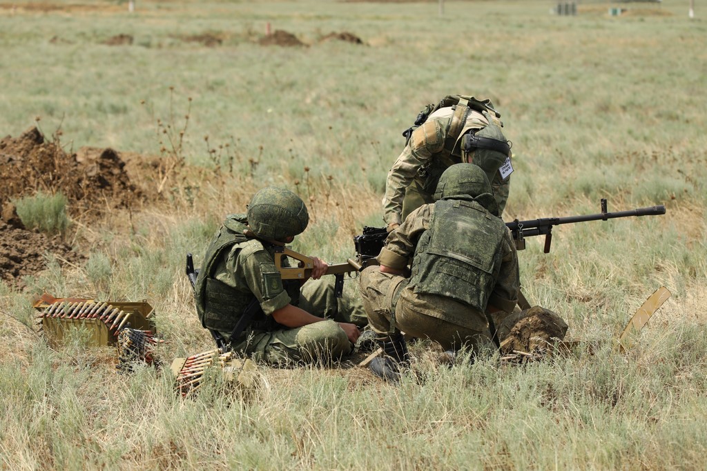 Военнослужащие Каспийской флотилии провели учебные стрельбы в Дагестане