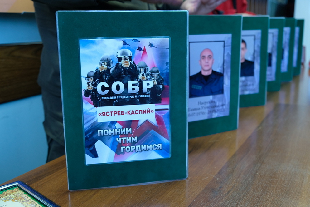 Дагестанские росгвардейцы поздравили учащихся профильных классов с наступающим Новым годом