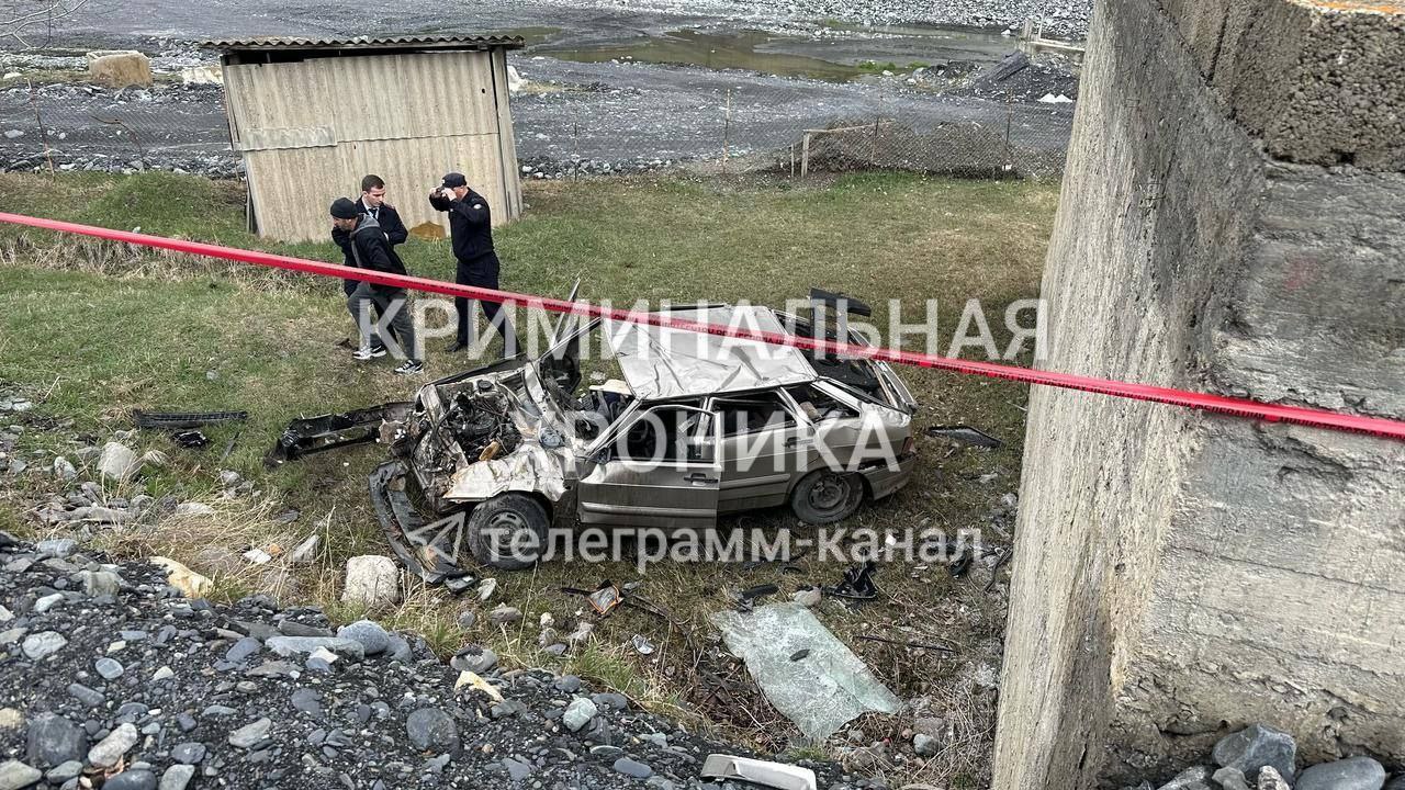 Автомобиль опрокинулся в обрыв в Дагестане, погибли два человека