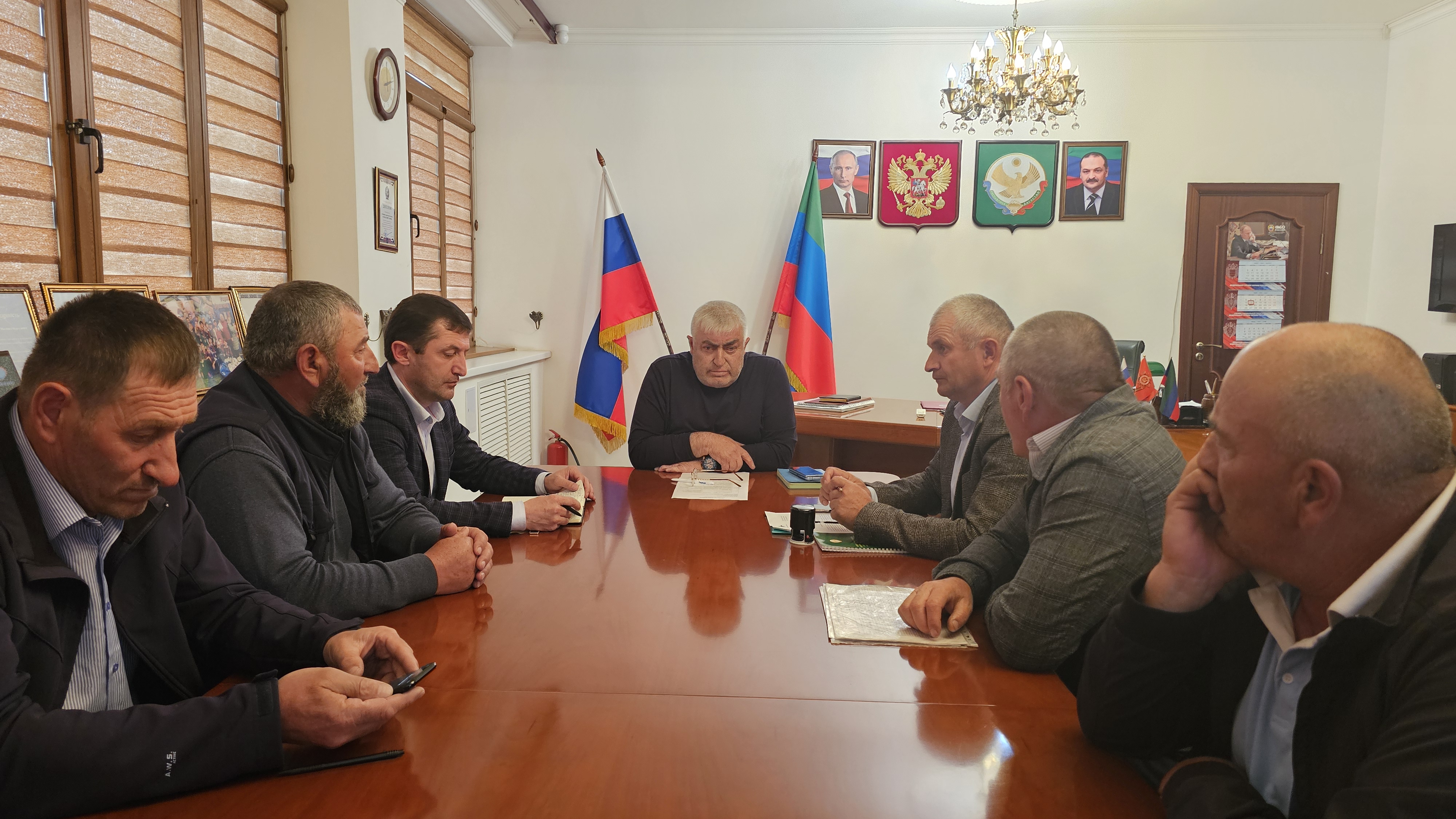 Глава Ахвахского района провел совещание с участием глав сельский поселений