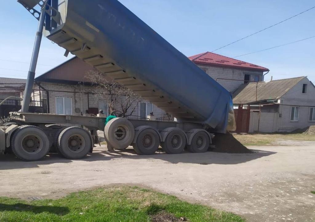 В Кизляре начались работы по грейдированию и отсыпке дорог