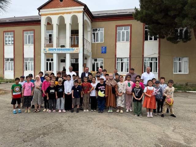 Глава Хивского района посетил пришкольные лагеря дневного пребывания