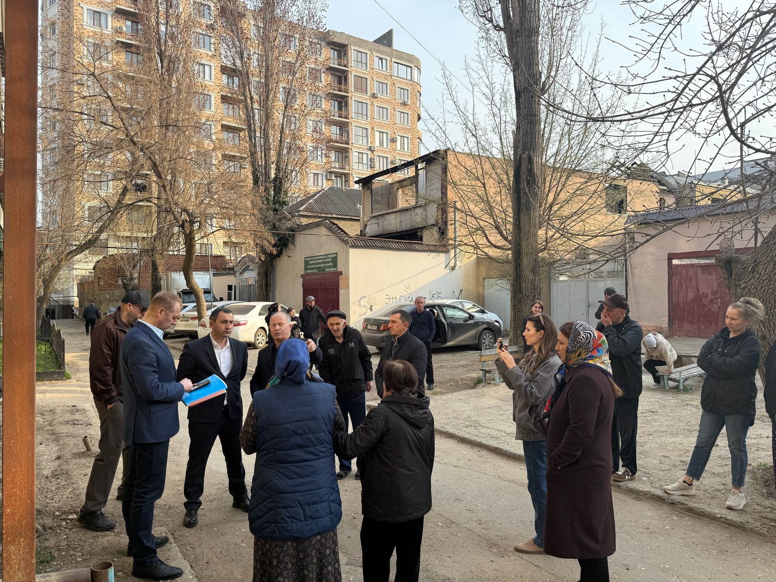 Активисты партпроекта «Школа ЖКХ» встретились с жильцами многоквартирного дома