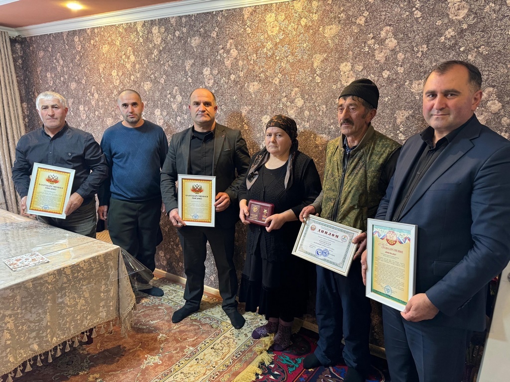 Глава Хивского района навестил родителей участников СВО