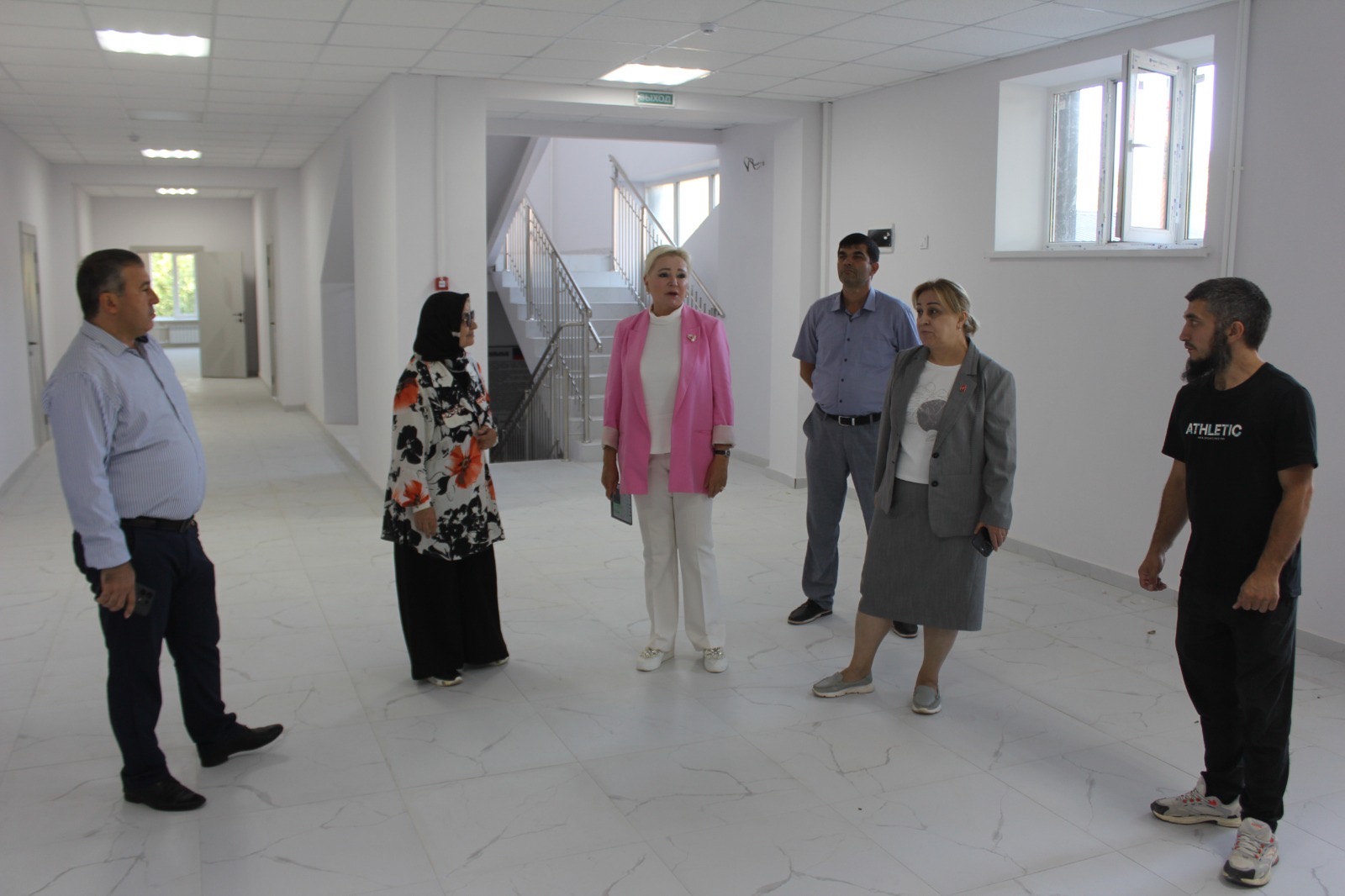 Елена Павлюченко проинспектировала ход капремонта школы №10 и детсада №10 в Избербаше