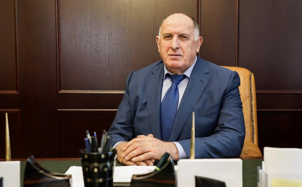 Абдулмуслим Абдулмуслимов поздравил дагестанцев с Днем знаний