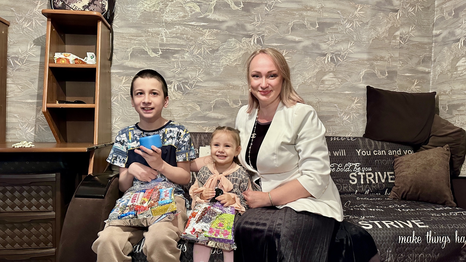 Елена Кожухина исполнила желание 12-летнего мальчика в рамках акции «Ёлка желаний»